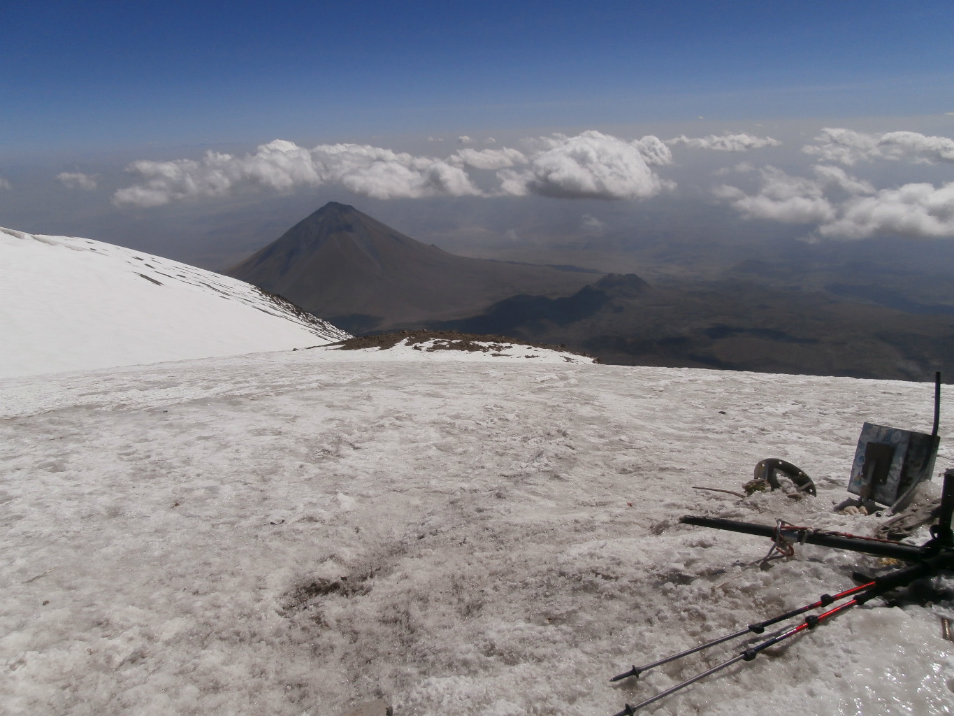 Le petit Ararat et l'Iran derrière
