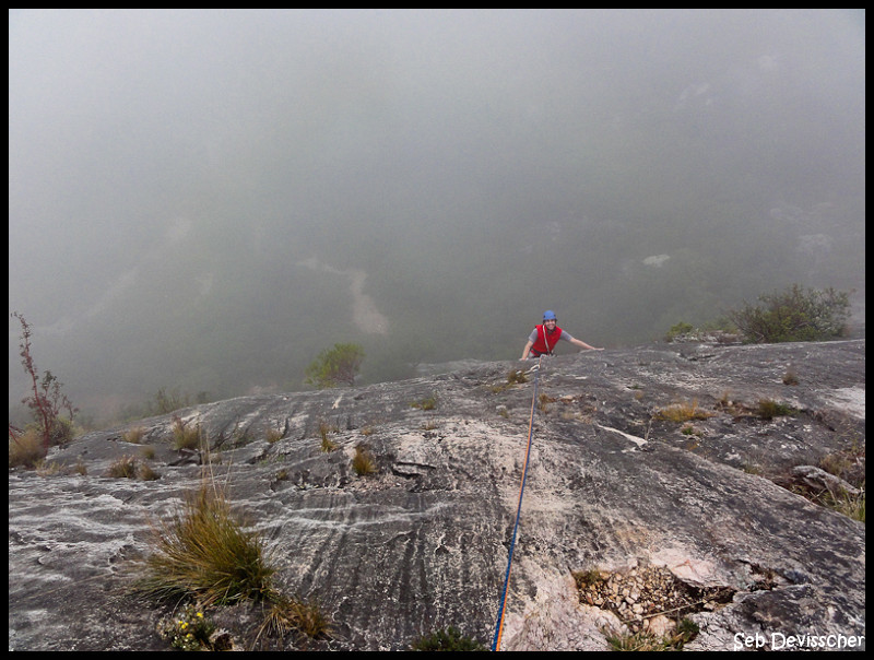 Seb dans L2 (5b+) des boulons de gauche