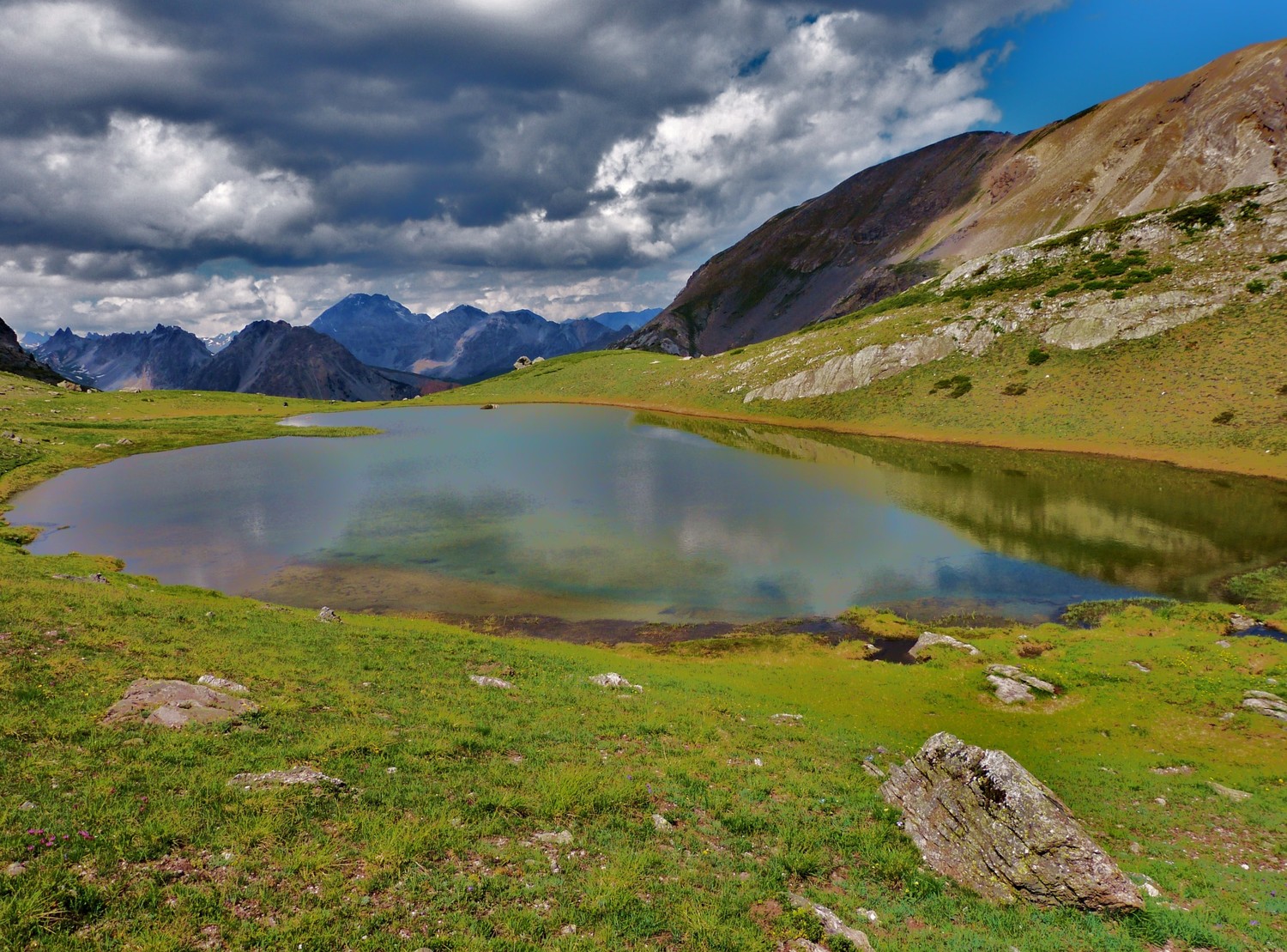 LE LAC DE LA BARRE - HAUTES ALPES
