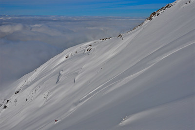Descente de la face Ouest du Montaigu, conditions rares... Rider. S.Egea Descente de la face Ouest du Montaigu, conditions rares... Rider. S.Egea
