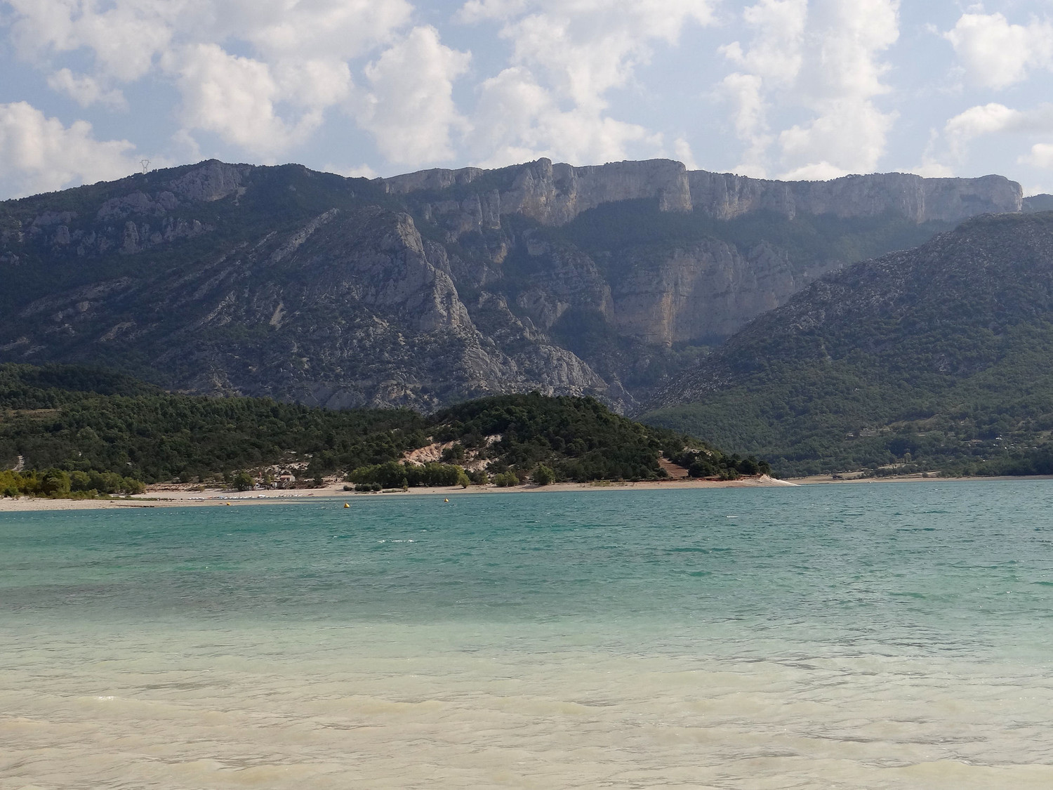 L'entrée des gorges du Verdon au bout du lac