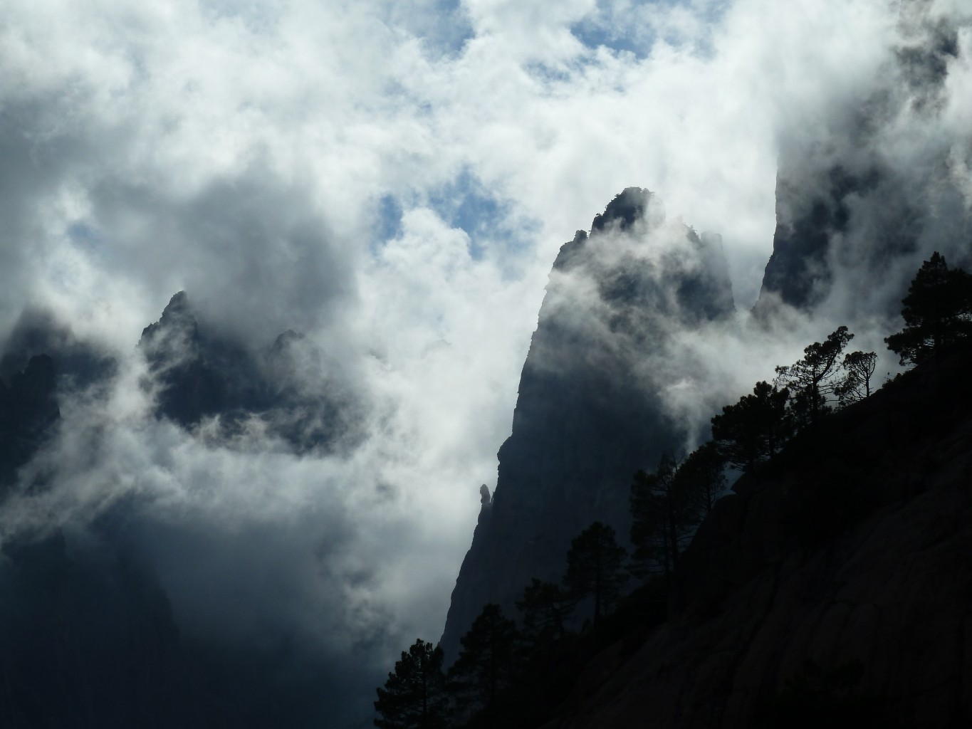 Bavella en Corse, vu depuis le dos d'Eléphant