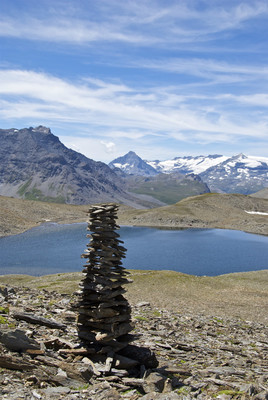 Petit cairn deviendra grand - Lac de la Rocheure Petit cairn deviendra grand - Lac de la Rocheure
