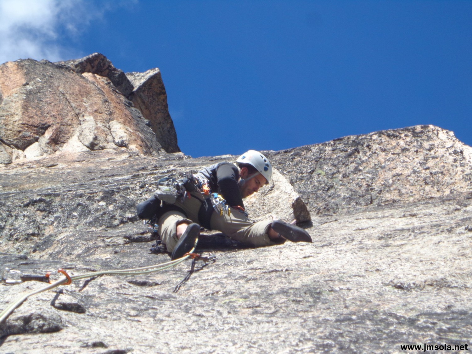 L4: seule longueure en dalle de la voie (6a+)