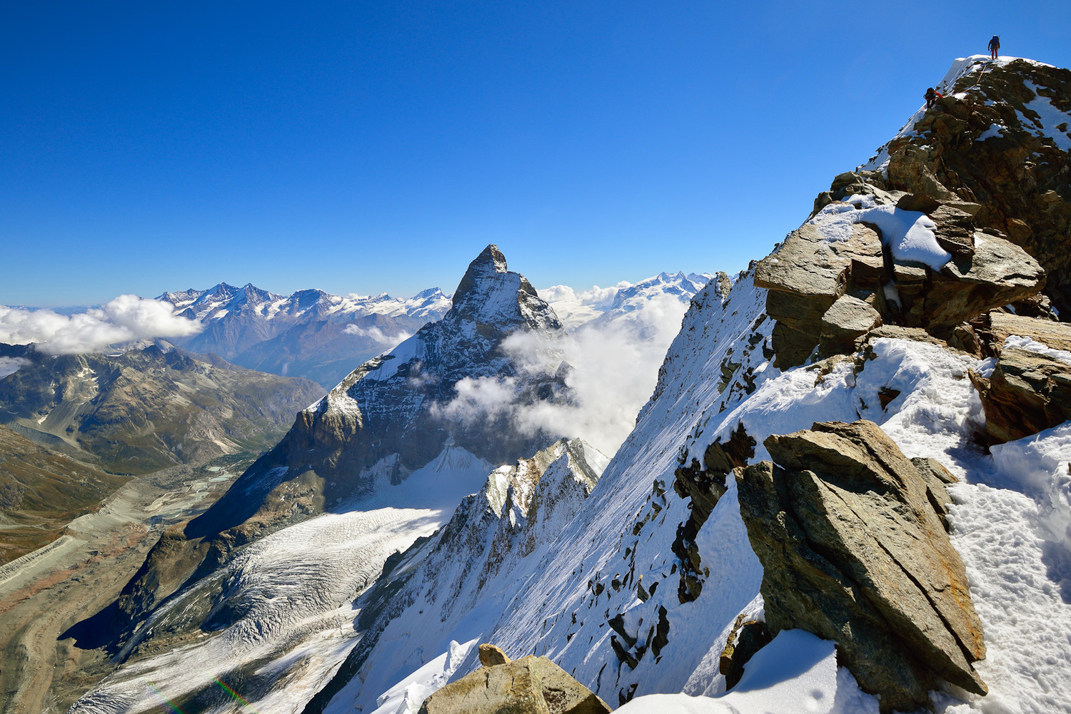 Arrivée au sommet de la Dent d'Hérens
