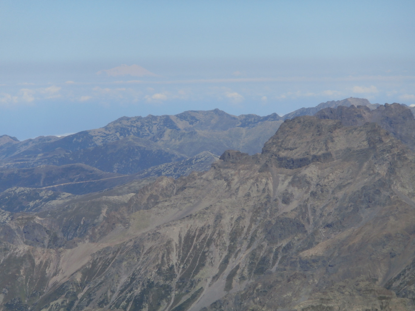 Oui c'est bien l'Elbruz à 300 bornes au Nord