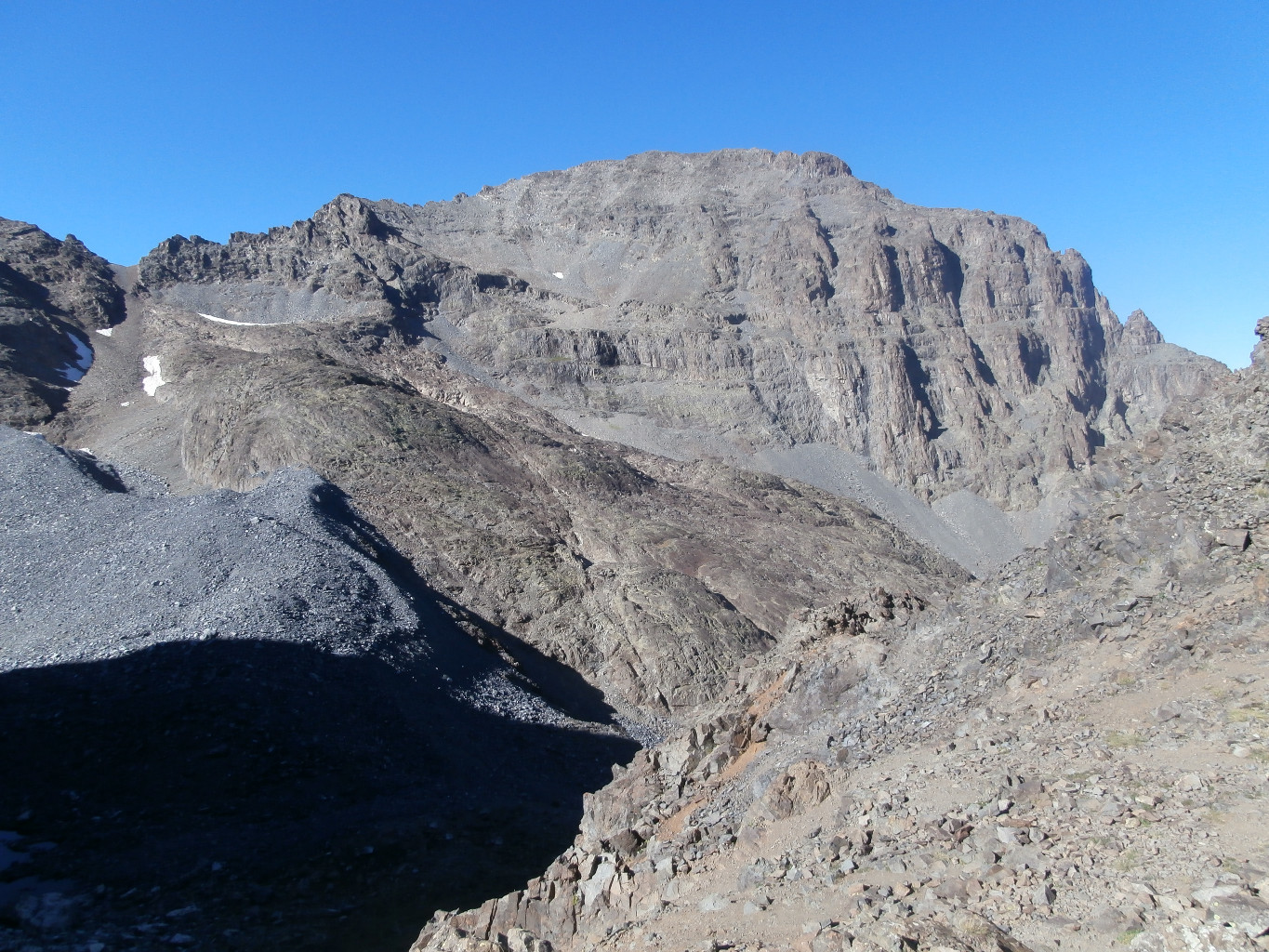 Le Kaçkar depuis le col en fin d'après-midi avec à gauche la moraine qui a bien bavé à une époque pas si lointaine