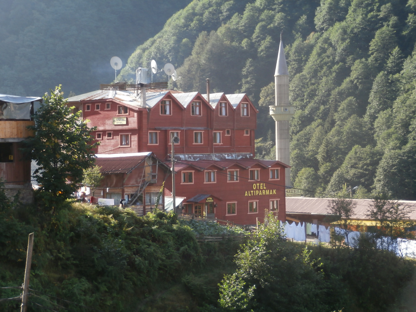 Si la Suisse n'avait pas fait voter la loi sur les minarets on s'y croirait presque!