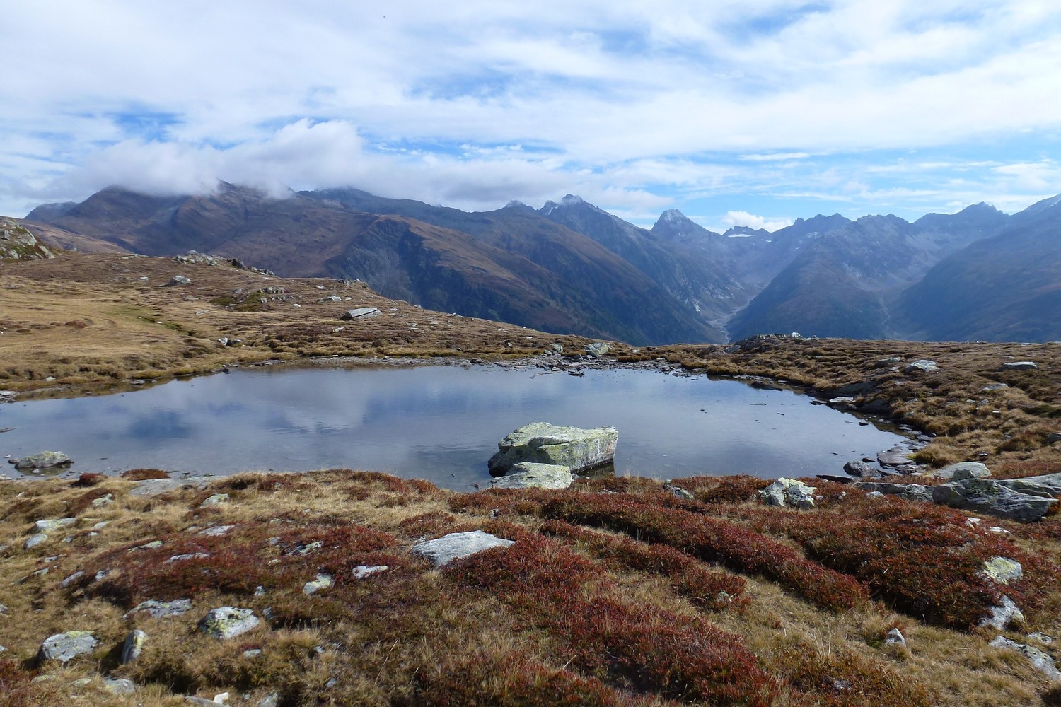 Uno degli strepitosi laghi a circa 2200m