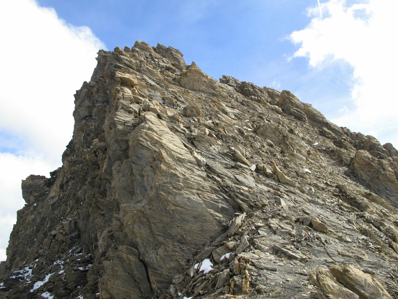 Le sommet du Roignais vu depuis la brèche