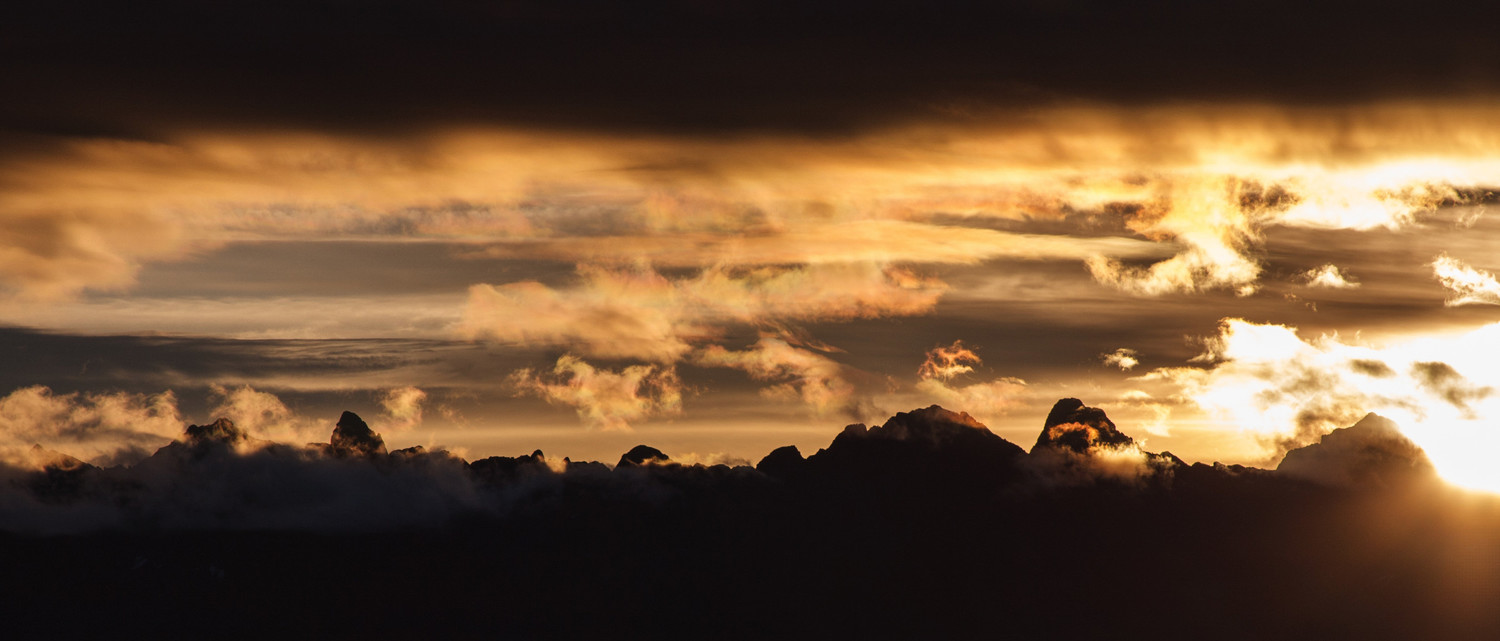 Lever de soleil sur Belledonne depuis le Bec Charvet