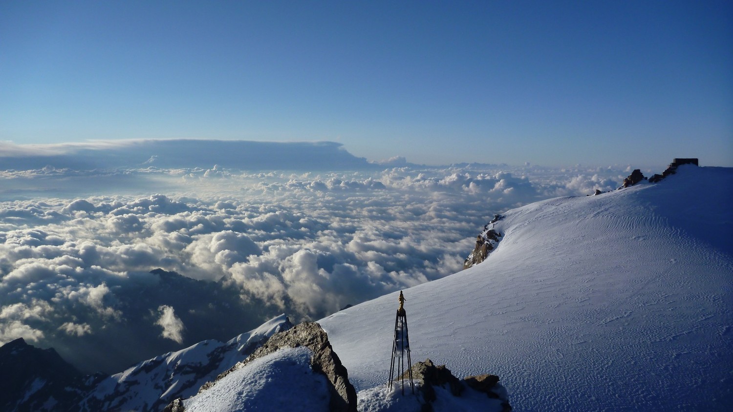 Lever de soleil au sommet du Mont Rose