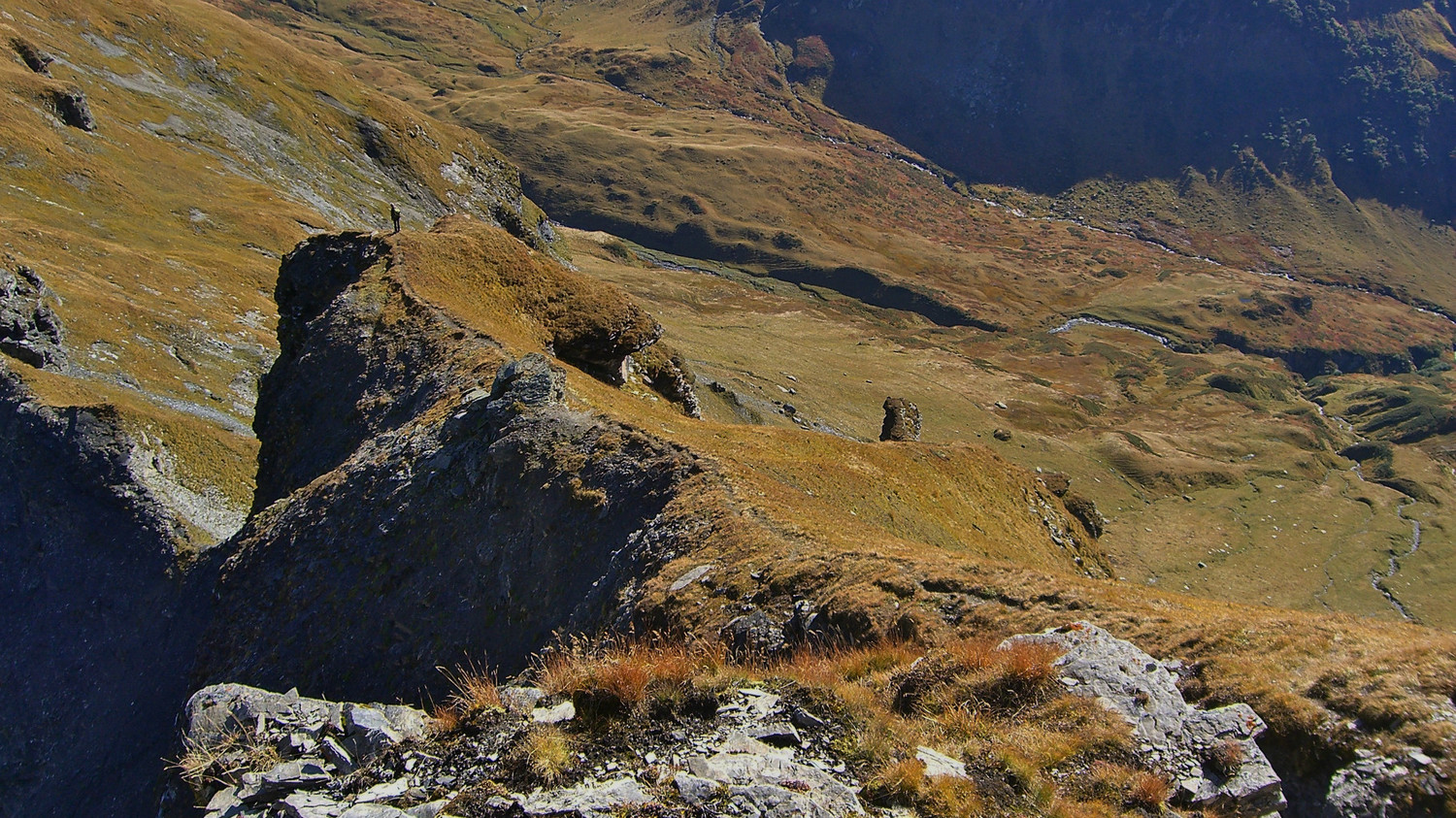 Chirvette cherche notre chemin à la descente de la tête de Villy