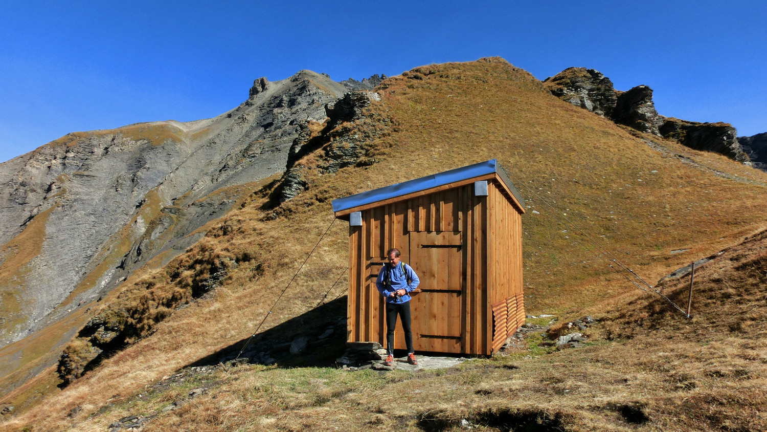 La cabane toute neuve du col des Chaux