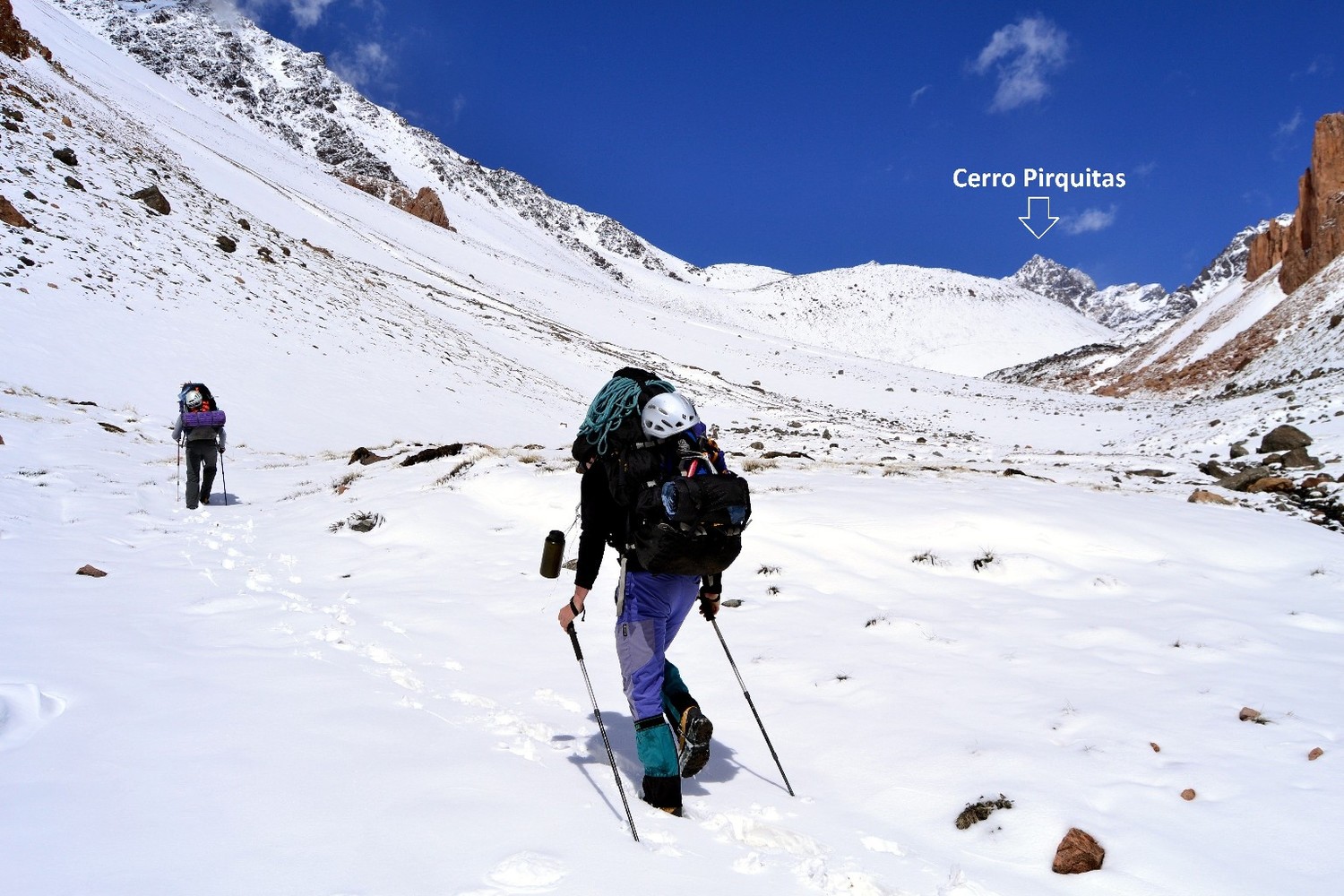 Aproximacion al Rinco Alpino. Cerro al fondo.