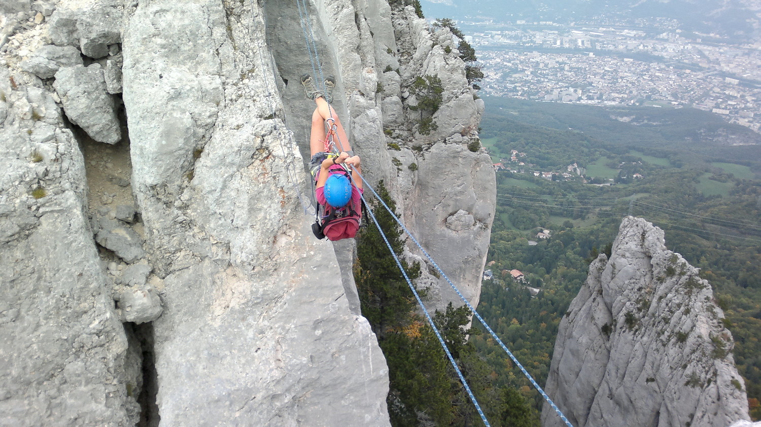 Geneviève sur la tyrolienne