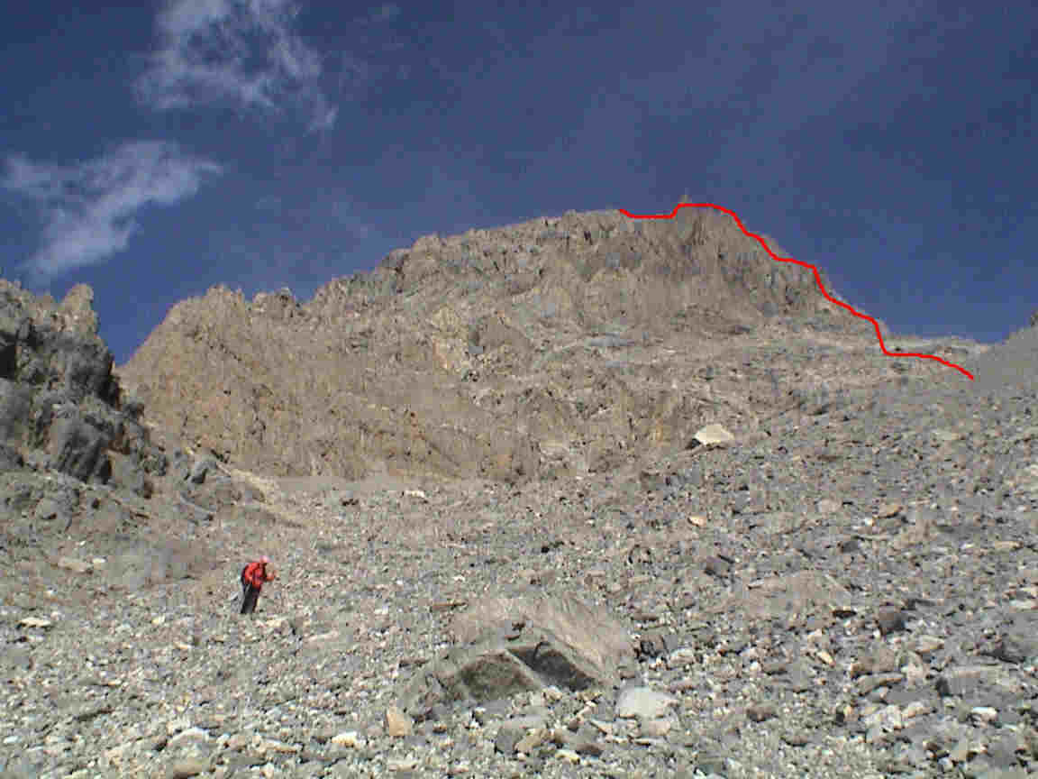 Tracé sur l'arête de descente dans les rochers