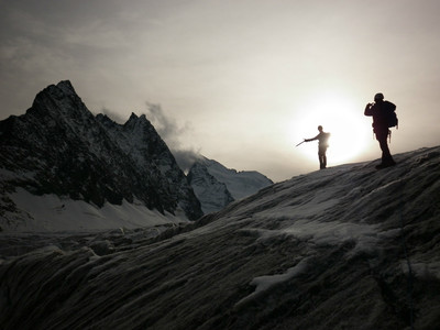 "L'alpiniste est un homme qui conduit son corps là où, un jour, ses yeux ont regardés..." (Rébuffat) "L'alpiniste est un homme qui conduit son corps là où, un jour, ses yeux ont regardés..." (Rébuffat)