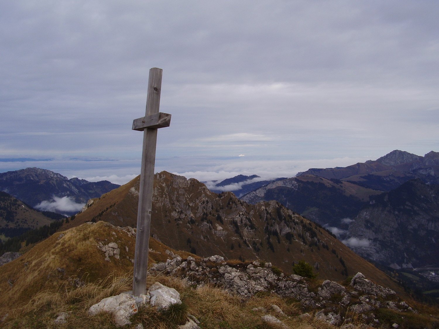 Sommet ... et le Léman dans la crasse : celà démarre tôt cette année !