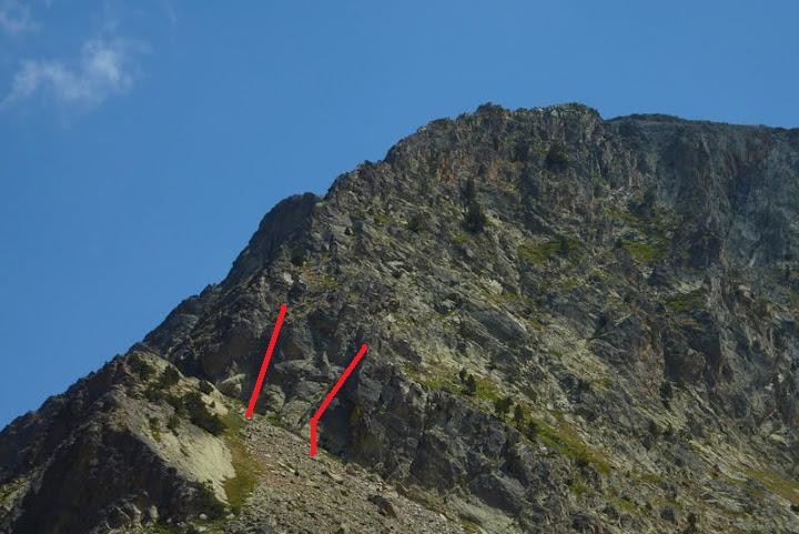 Les deux cheminées de départ de la crête du Rodo