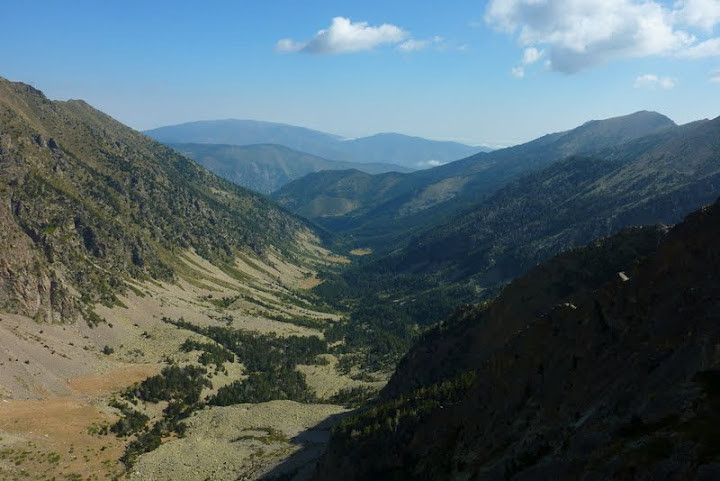 Depuis la crête, la vallée de l'Orri