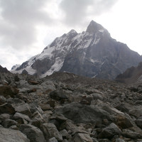Face Nord-Ouest depuis le glacier de l'Ushba