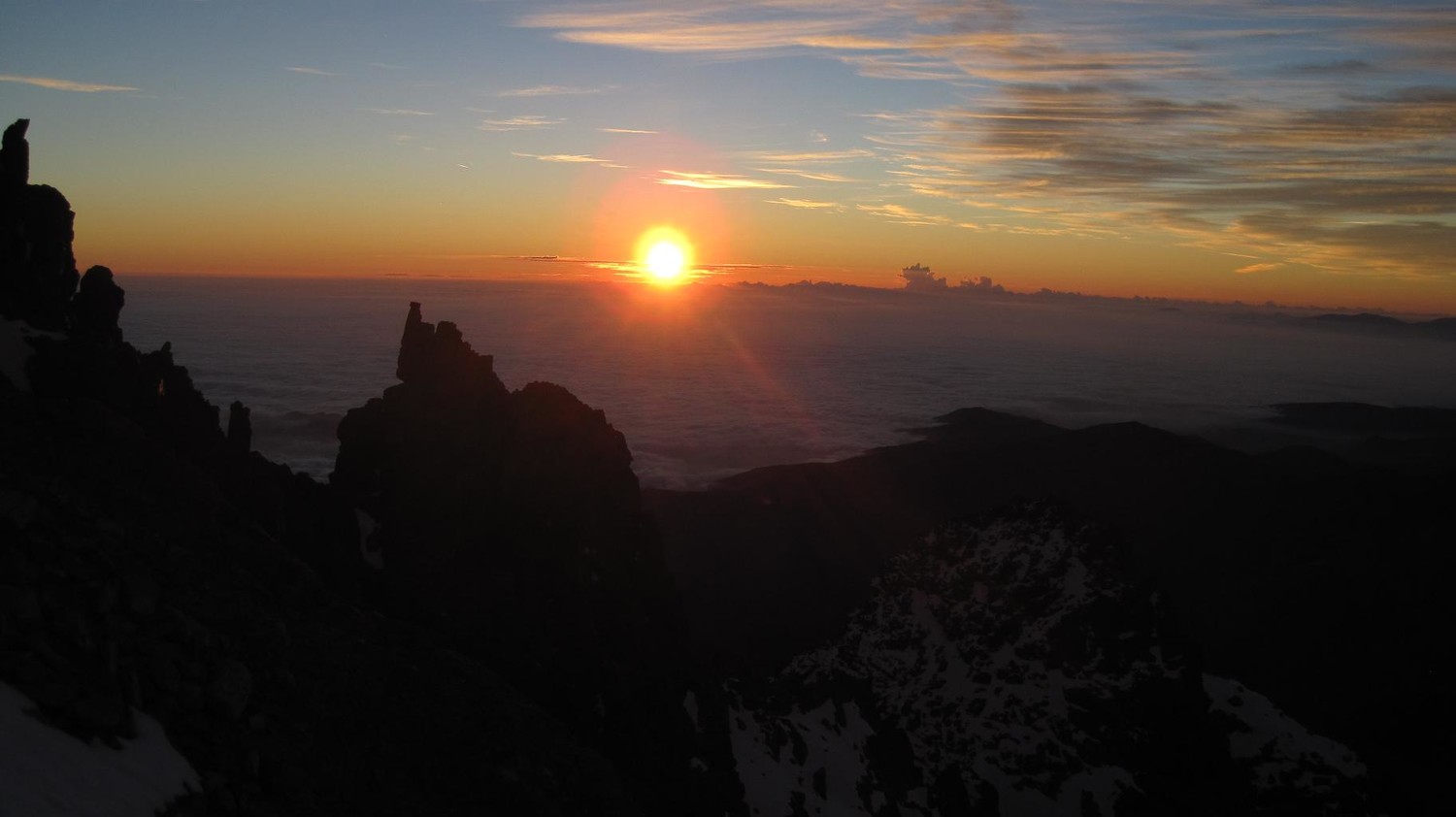 mer de nuage sur l'Italie