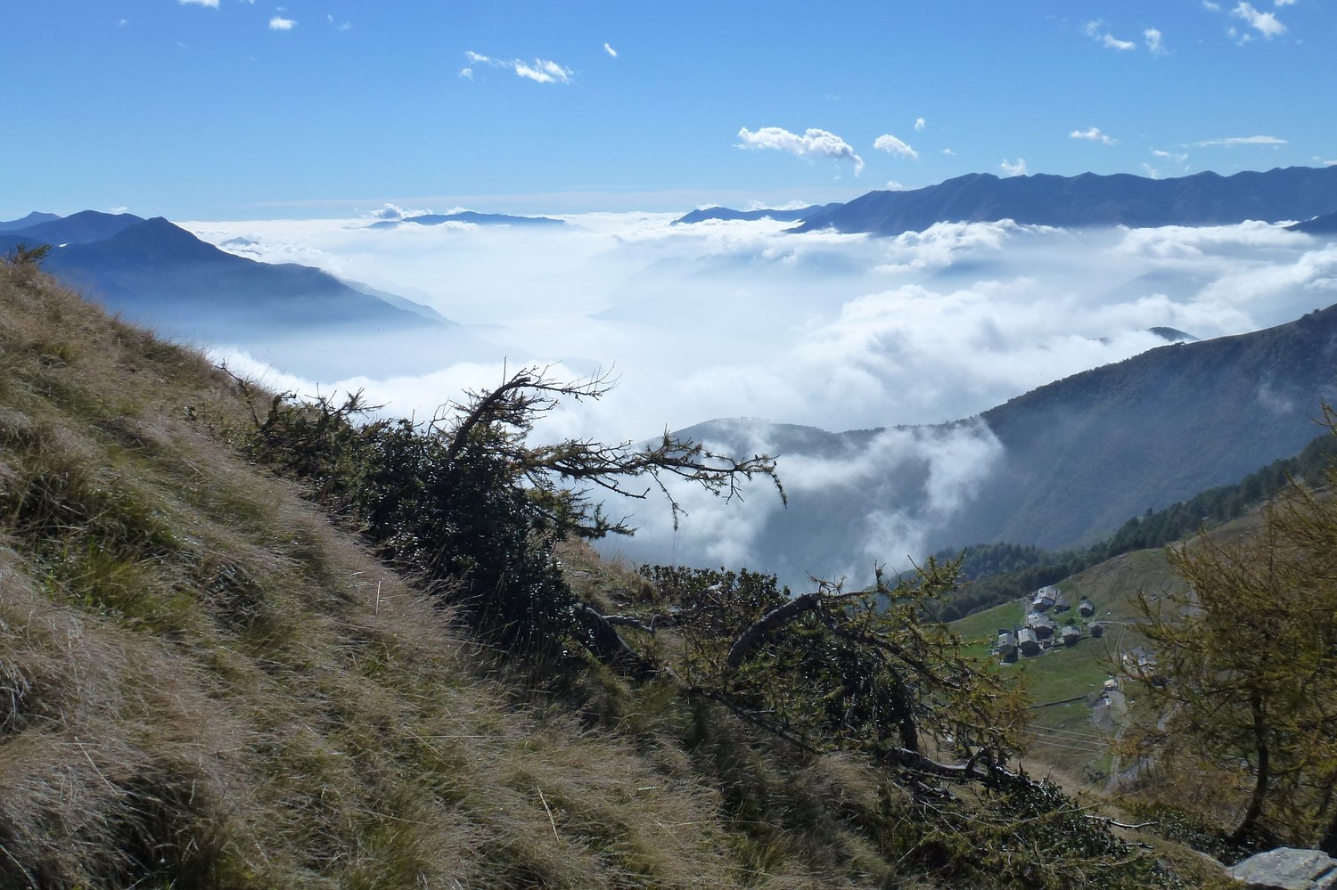 Nuvole Lago e Montagne