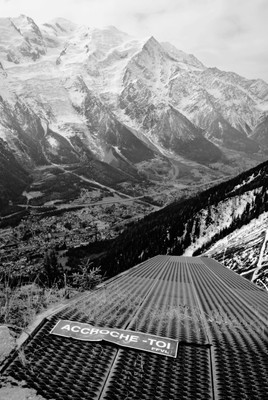 Accroche toi! Tremplin de delta au-dessus de Chamonix Accroche toi! Tremplin de delta au-dessus de Chamonix