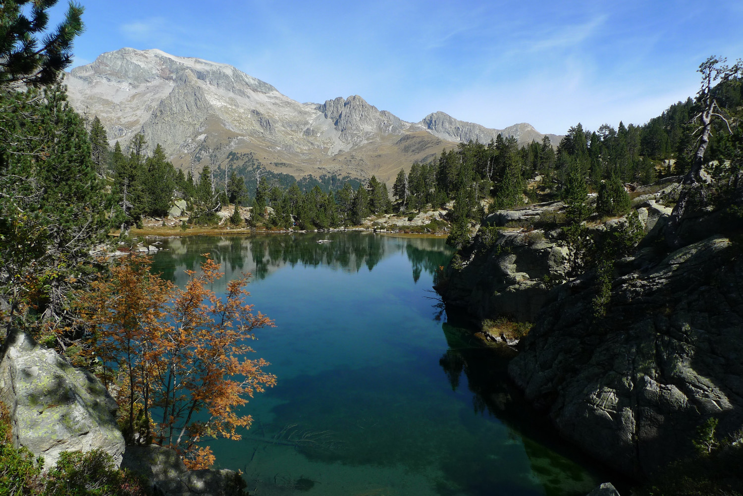 El Perdiguero des de l'estany de Perramó