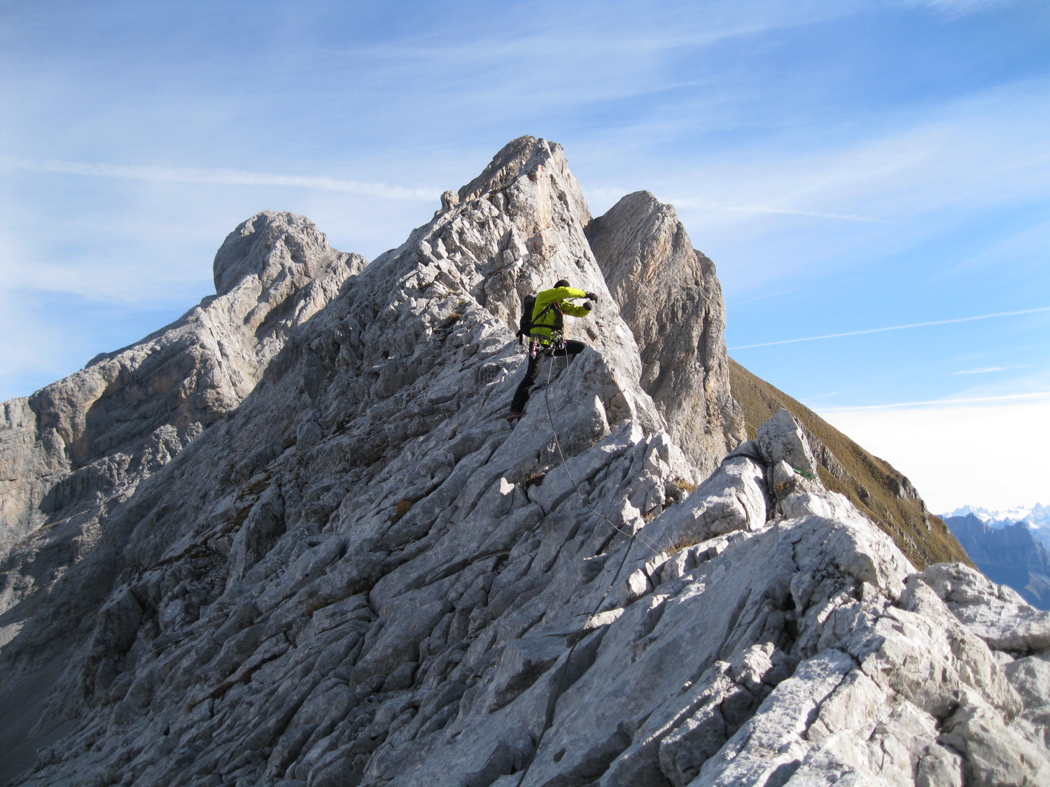 Belle ambiance sur cette arête effilée