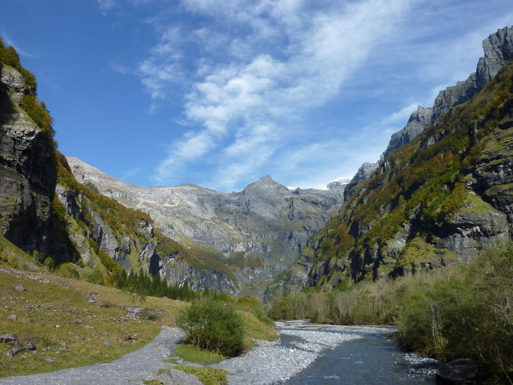 Vers le fond du Vallon, avec la Tour de St Hubert