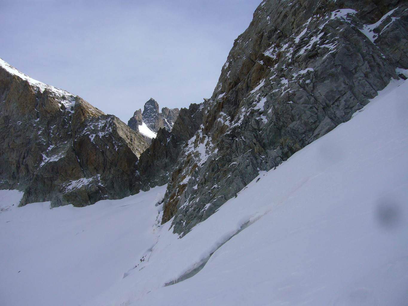 glacier carre et grand pic de la meije au-dessus de la brêche du râteau