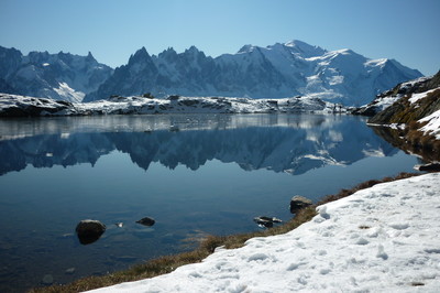 Lac des Chéserys à l'automne Reflet aiguilles de Chamonix et du Mt Blanc Lac des Chéserys à l'automne Reflet aiguilles de Chamonix et du Mt Blanc