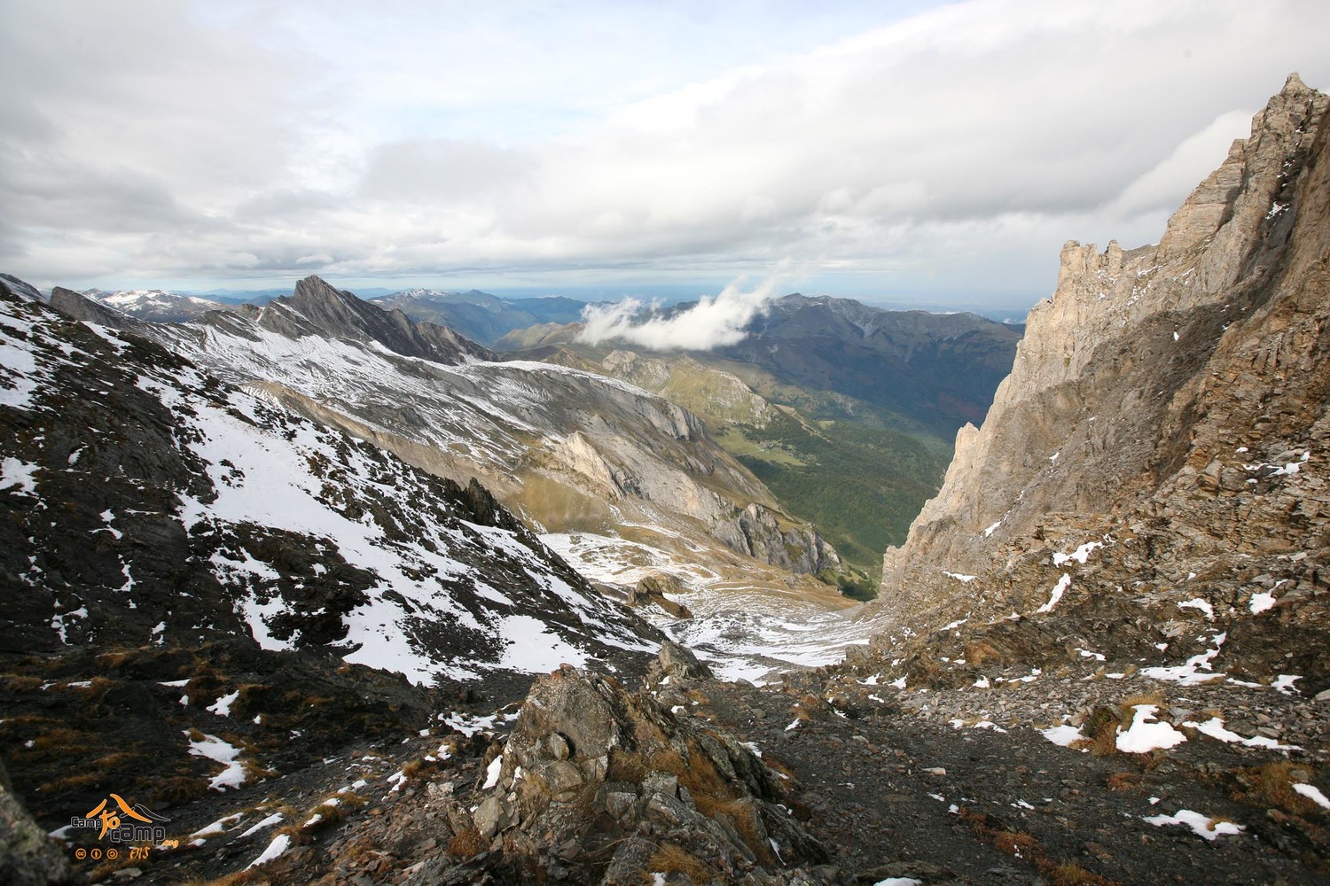 Vue du sur le vallon de Litouèse depuis le col du Pourtet
