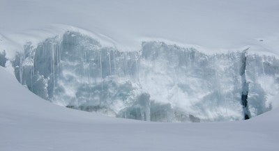 Crevasse et stalactites Crevasse et stalactites