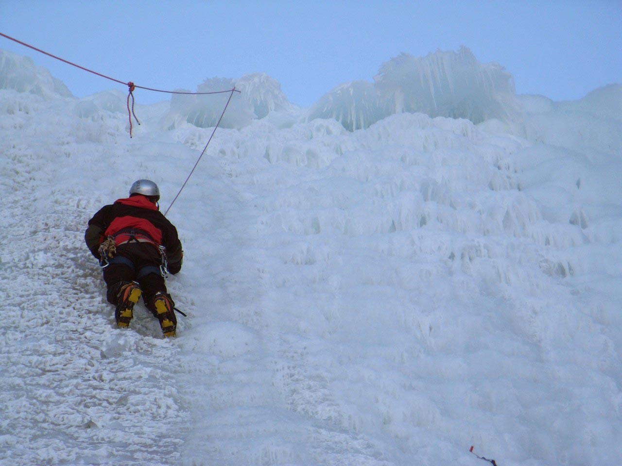 François en approche des méduses du haut du mur