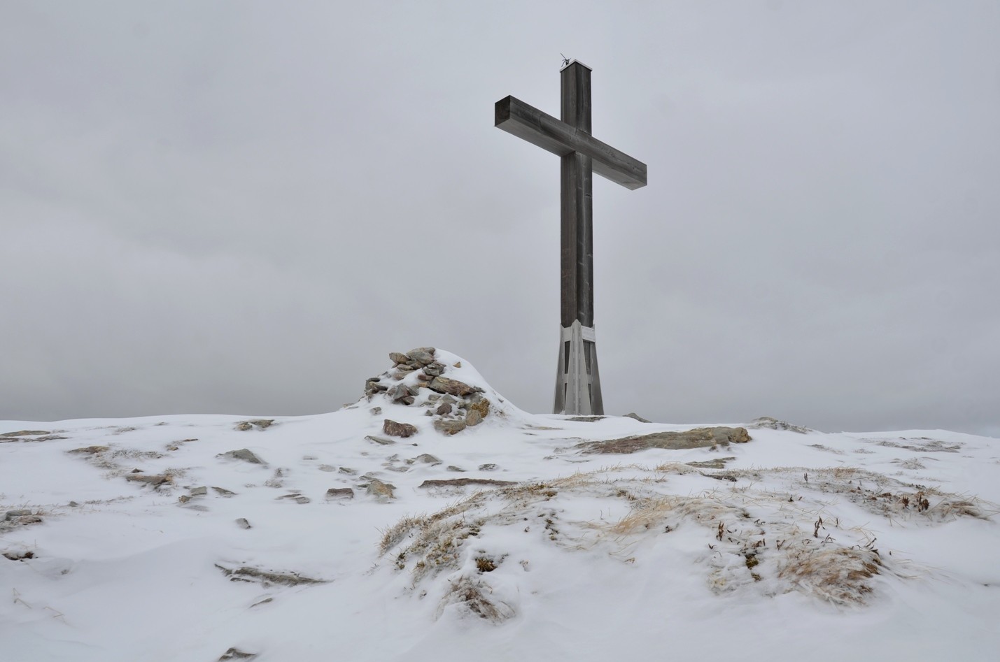 Croix sommitale des Cornettes