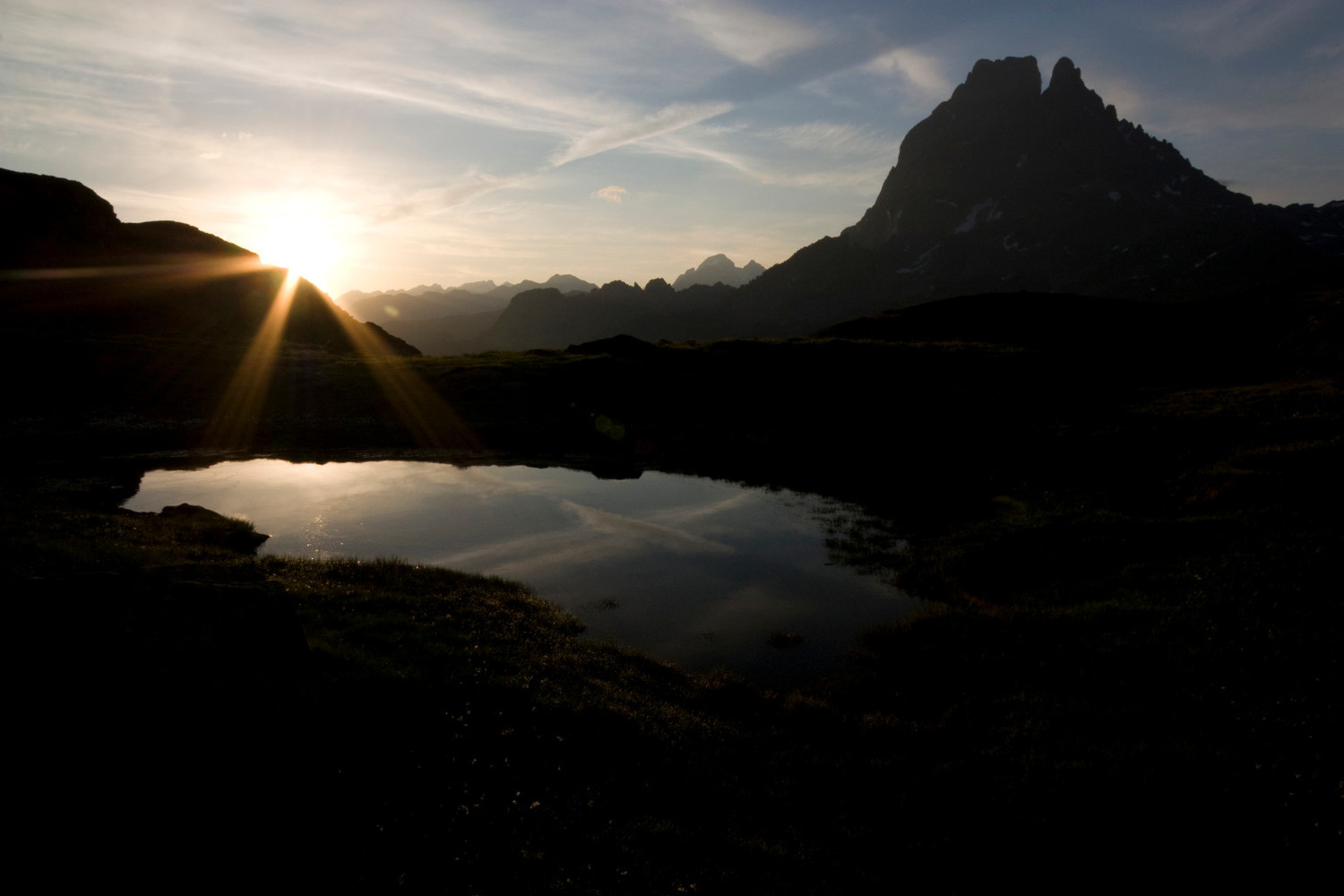 Fin de bivouac, pic du midi d'ossau depuis le lac du Miey