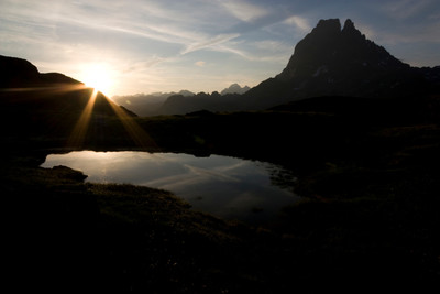Fin de bivouac, pic du midi d'ossau depuis le lac du Miey Fin de bivouac, pic du midi d'ossau depuis le lac du Miey