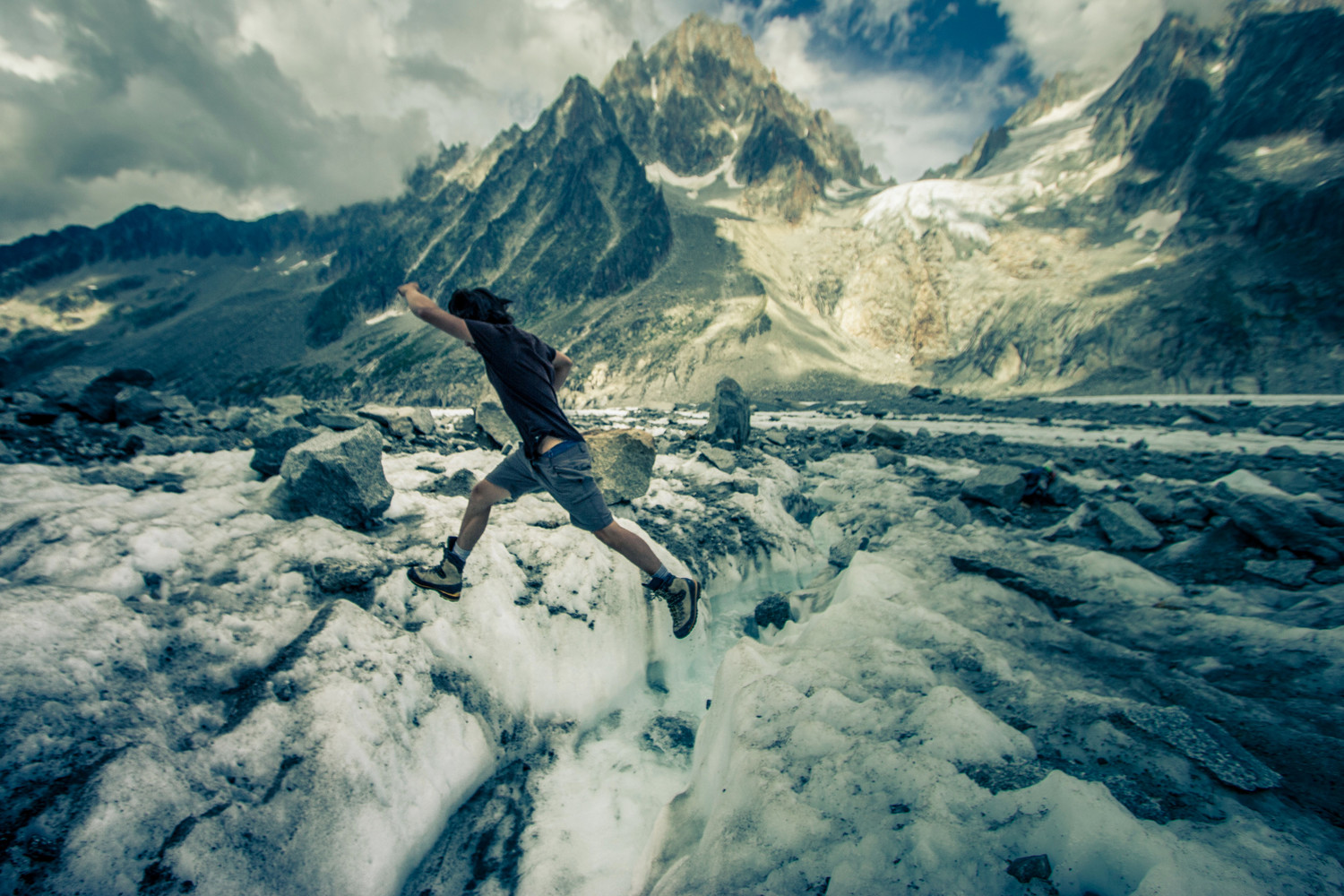 Vol au dessus du chaos ( glacier d'Argentière )