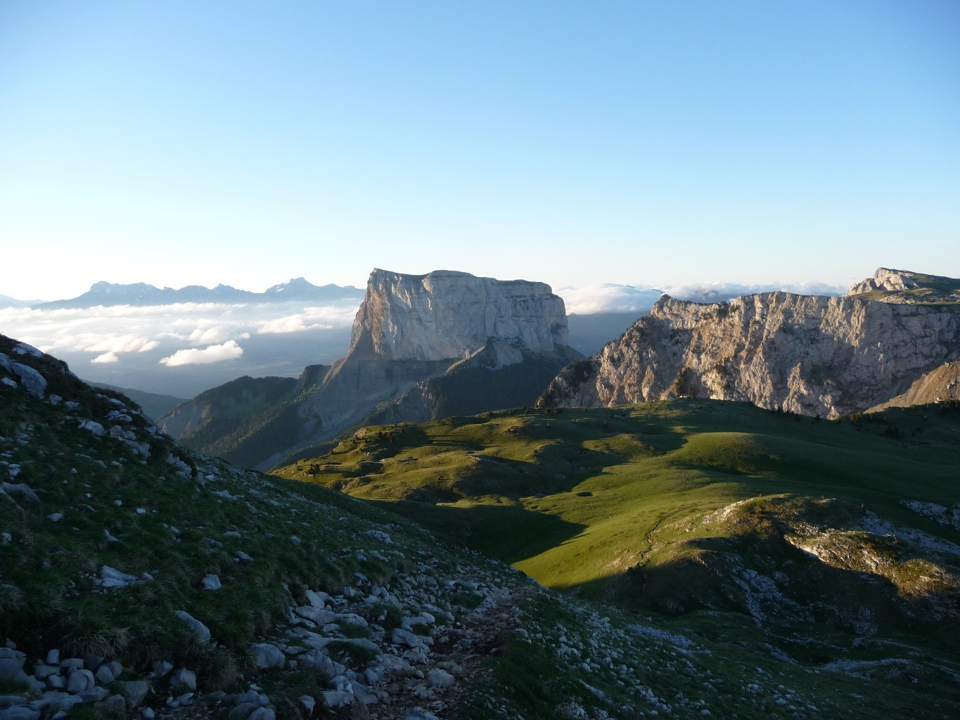Lumière rasante sur le Mont Aiguille
