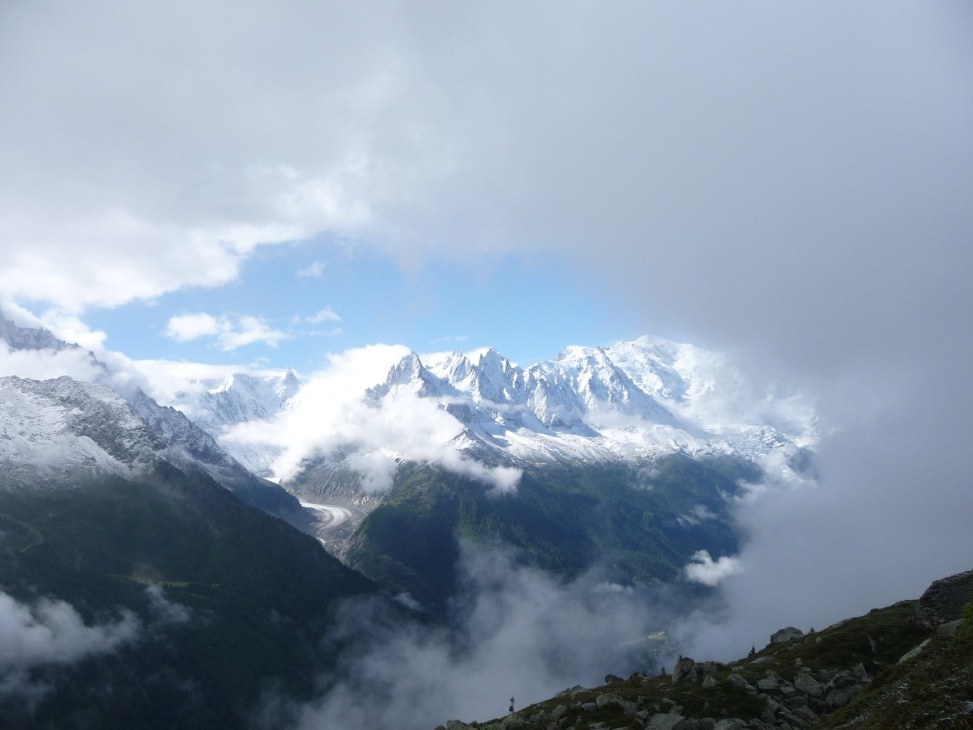 Fenêtre sur les aiguilles de Chamonix