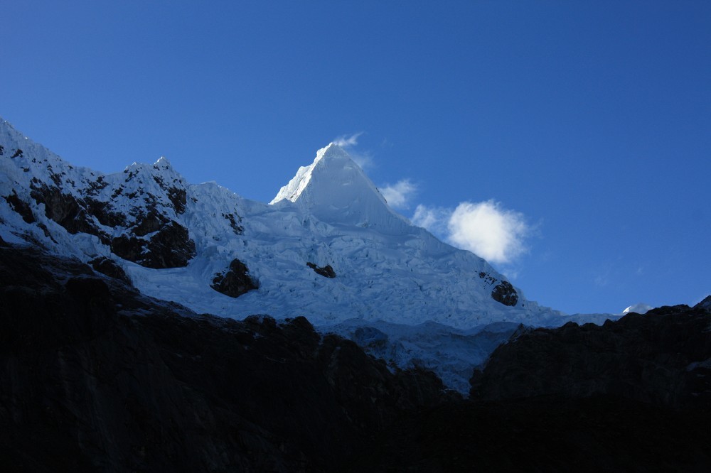 Surprise du matin, l'Alpamayo se découvre