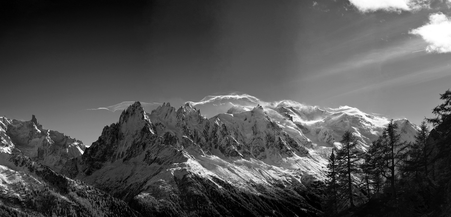 L'écriture du vent sur les cîmes enneigées du massif du Mont-Blanc