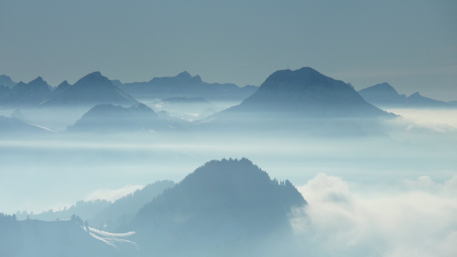 Mer de brouillard sur la Gruyère et le Moléson.