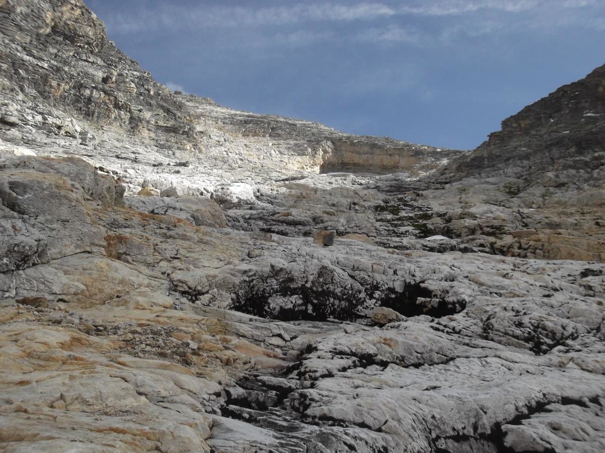 Les dalles de marbre avant le ressaut à 3000