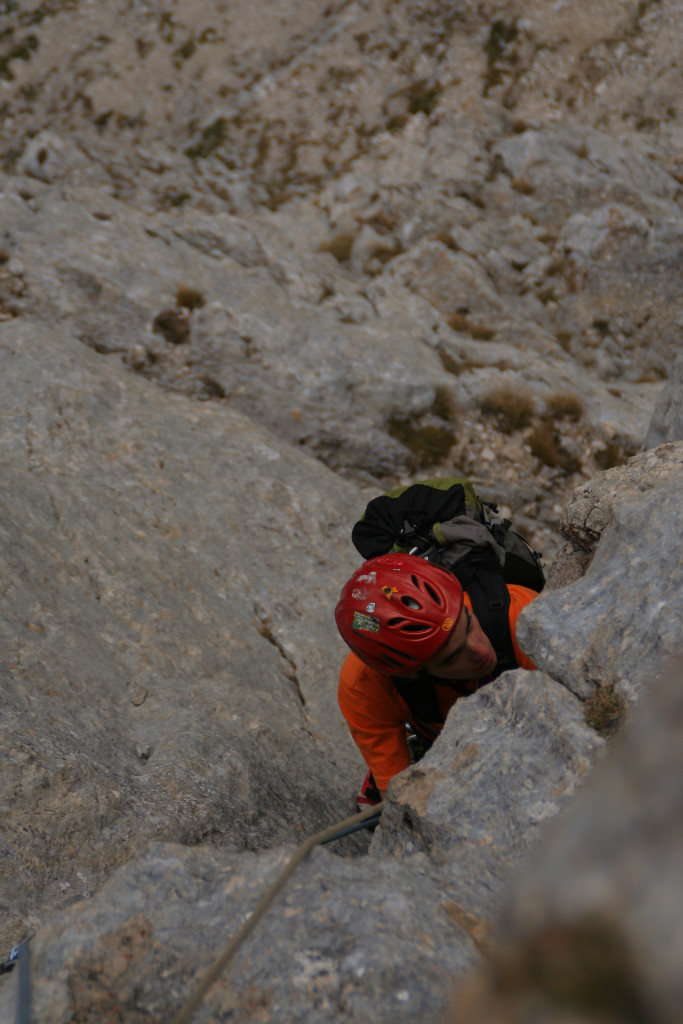 Tenzing dans le dièdre après le surplomb
