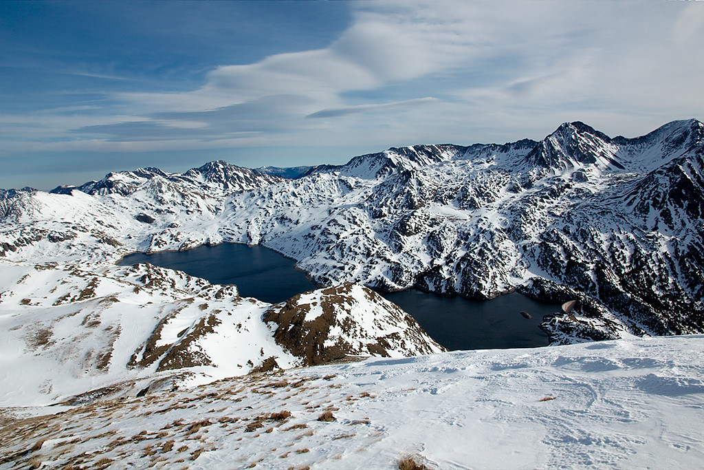 Estany de Lanós i el Carlit des de vora el puig de la Coma d'Or