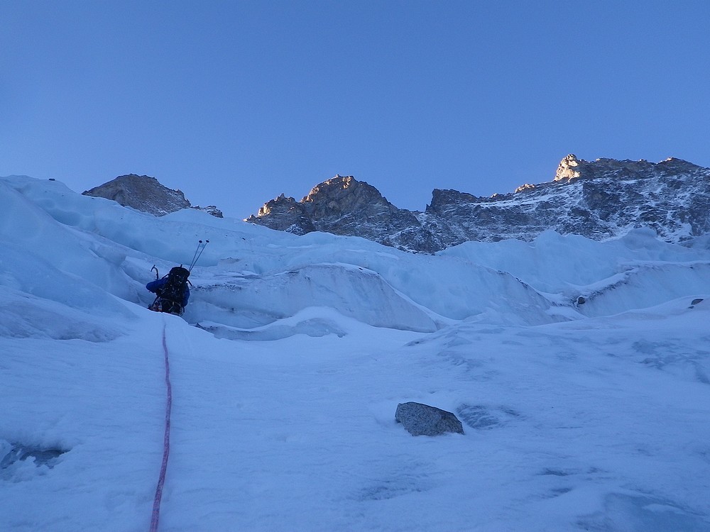 Dans l'attaque du couloir du glacier Noir. Passage amusant dans les séracs.